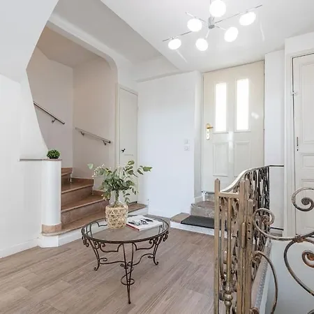 Apartment House-promenade Des